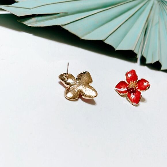 Red flower stud earrings S22 - Picture 2 of 3